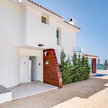 Beach Front Aqua Marina By Ezoria Villas Paralimni Exteriör bild