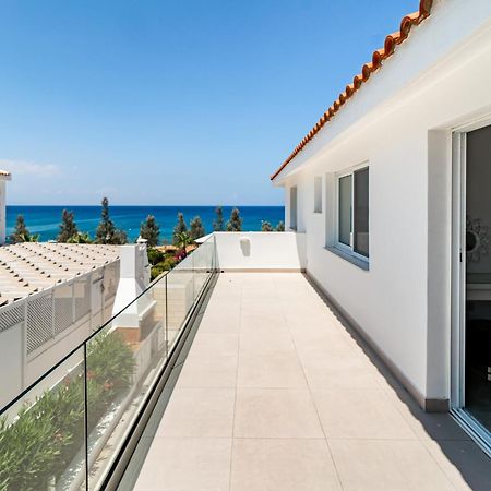 Beach Front Aqua Marina By Ezoria Villas Paralimni Exteriör bild