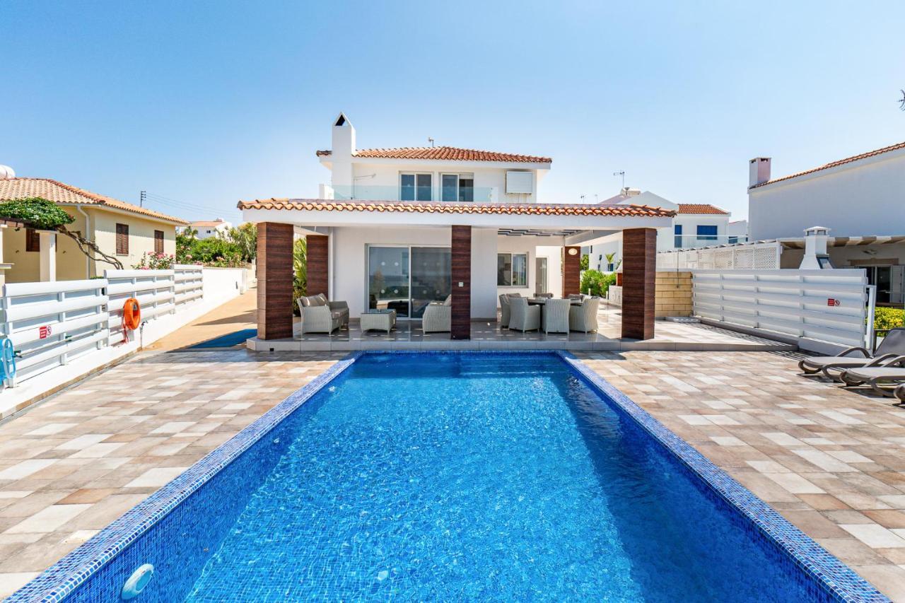 Beach Front Aqua Marina By Ezoria Villas Paralimni Exteriör bild