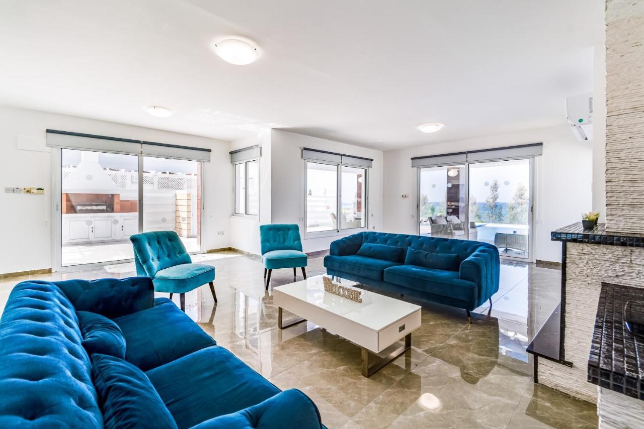 Beach Front Aqua Marina By Ezoria Villas Paralimni Exteriör bild