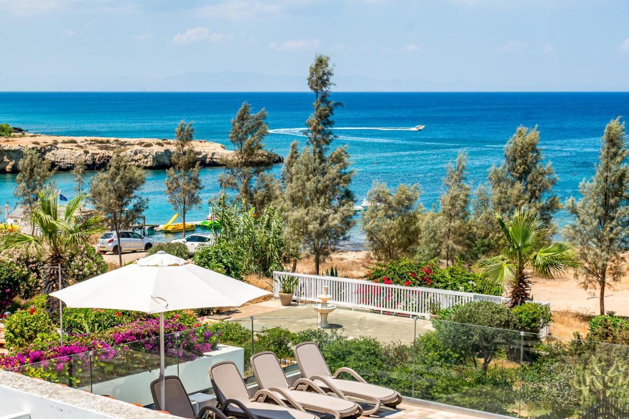 Beach Front Aqua Marina By Ezoria Villas Paralimni Exteriör bild