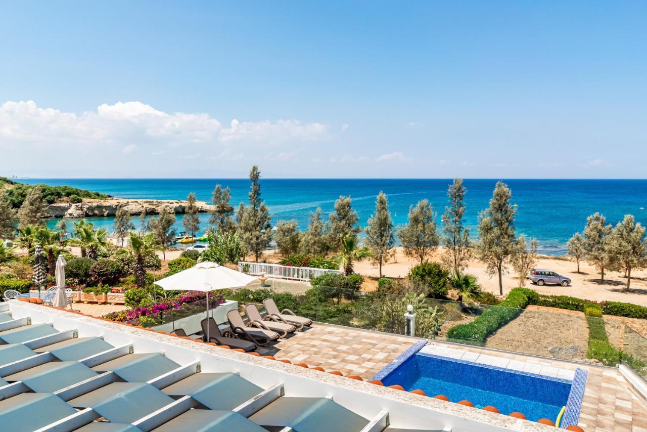 Beach Front Aqua Marina By Ezoria Villas Paralimni Exteriör bild
