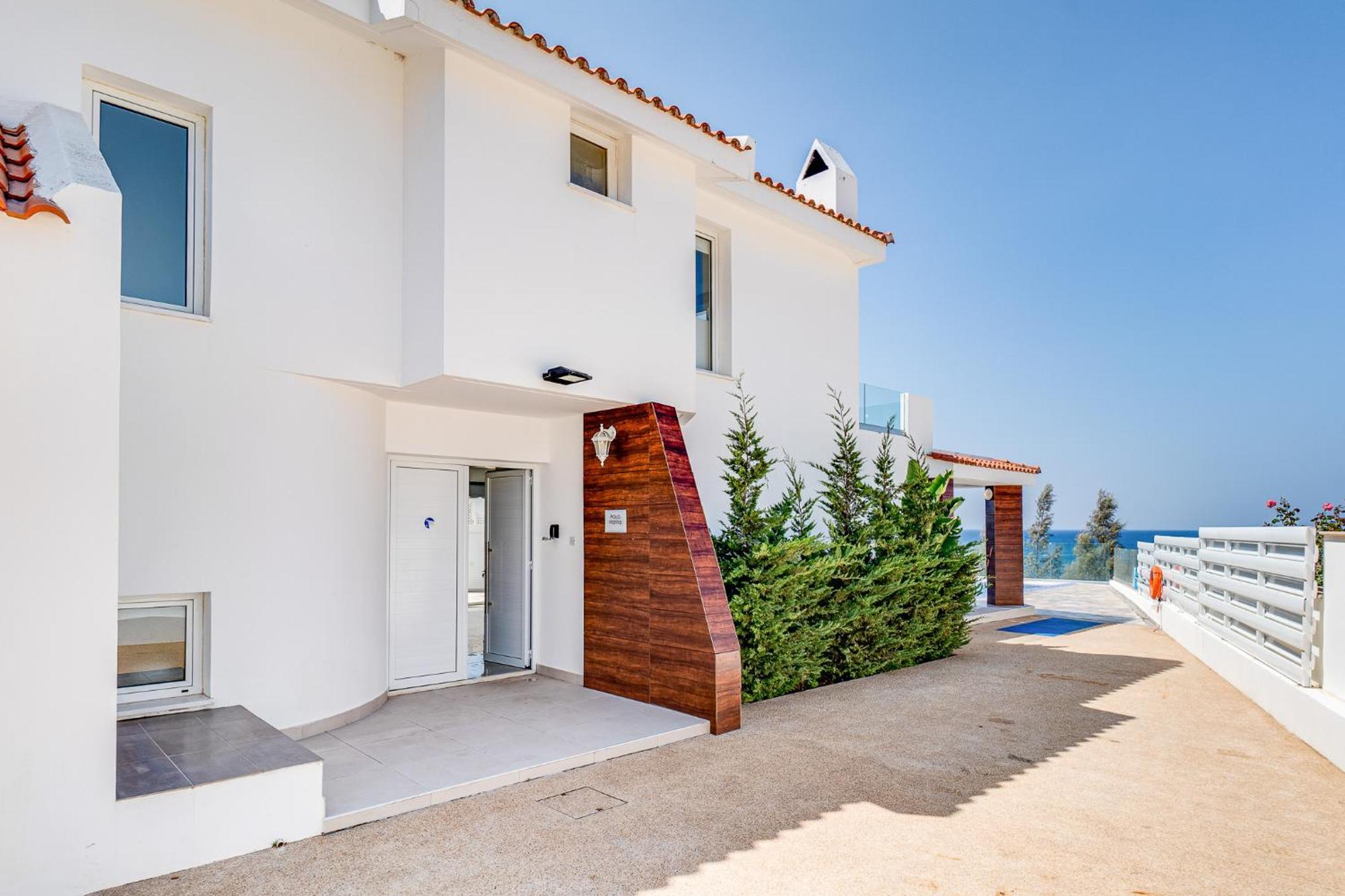 Beach Front Aqua Marina By Ezoria Villas Paralimni Exteriör bild