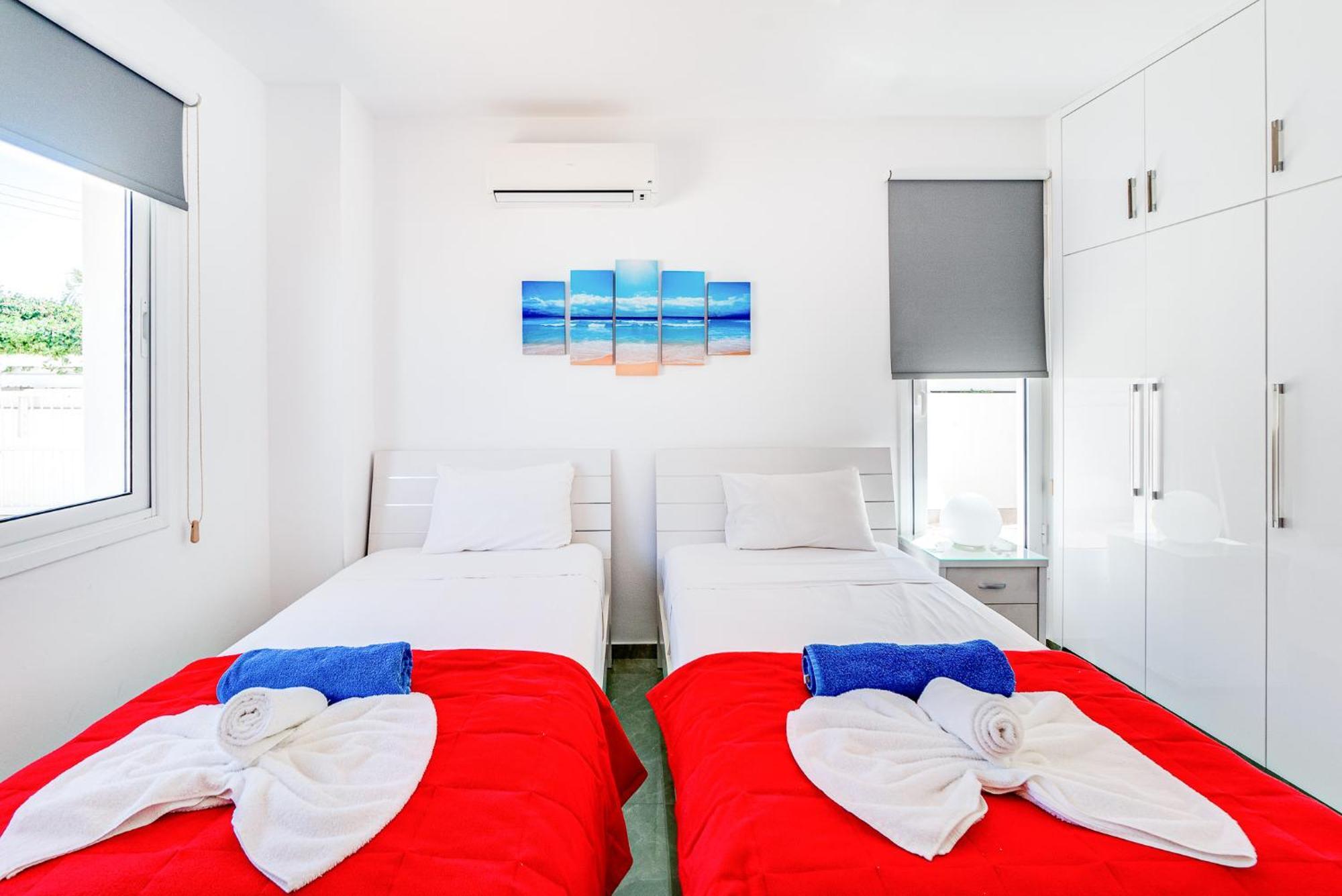 Beach Front Aqua Marina By Ezoria Villas Paralimni Exteriör bild