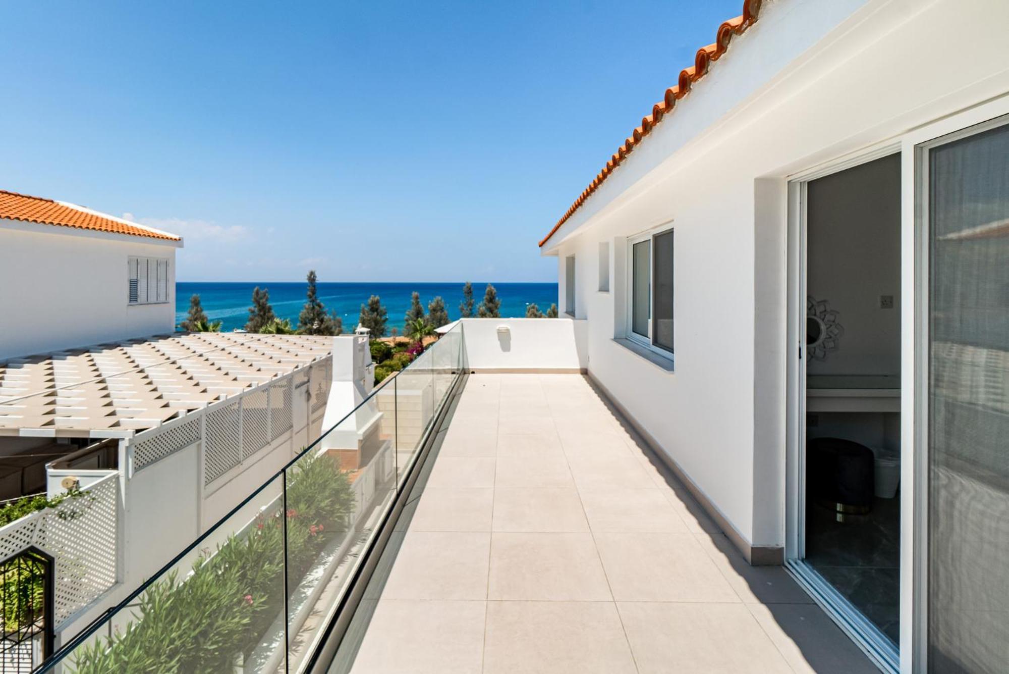 Beach Front Aqua Marina By Ezoria Villas Paralimni Exteriör bild