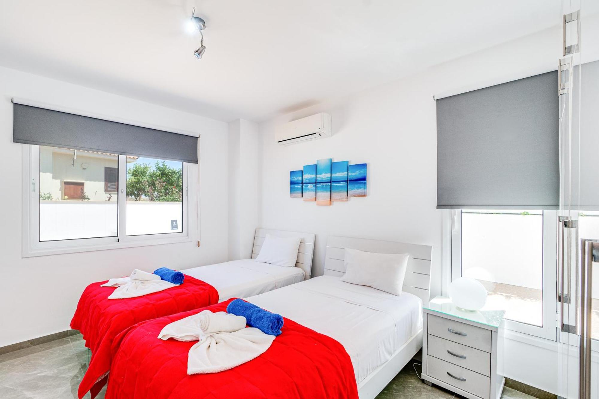 Beach Front Aqua Marina By Ezoria Villas Paralimni Exteriör bild