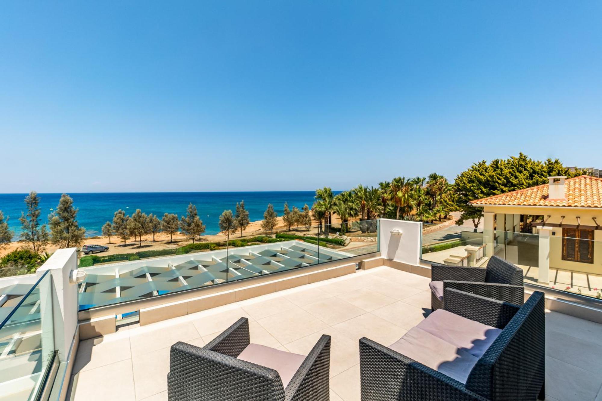 Beach Front Aqua Marina By Ezoria Villas Paralimni Exteriör bild