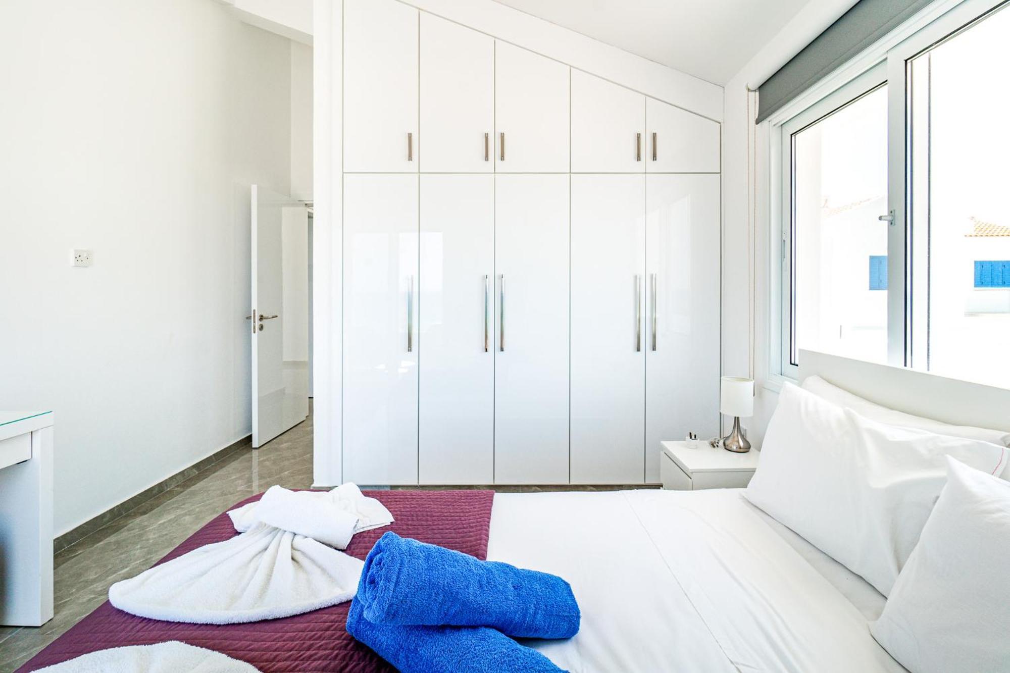 Beach Front Aqua Marina By Ezoria Villas Paralimni Exteriör bild