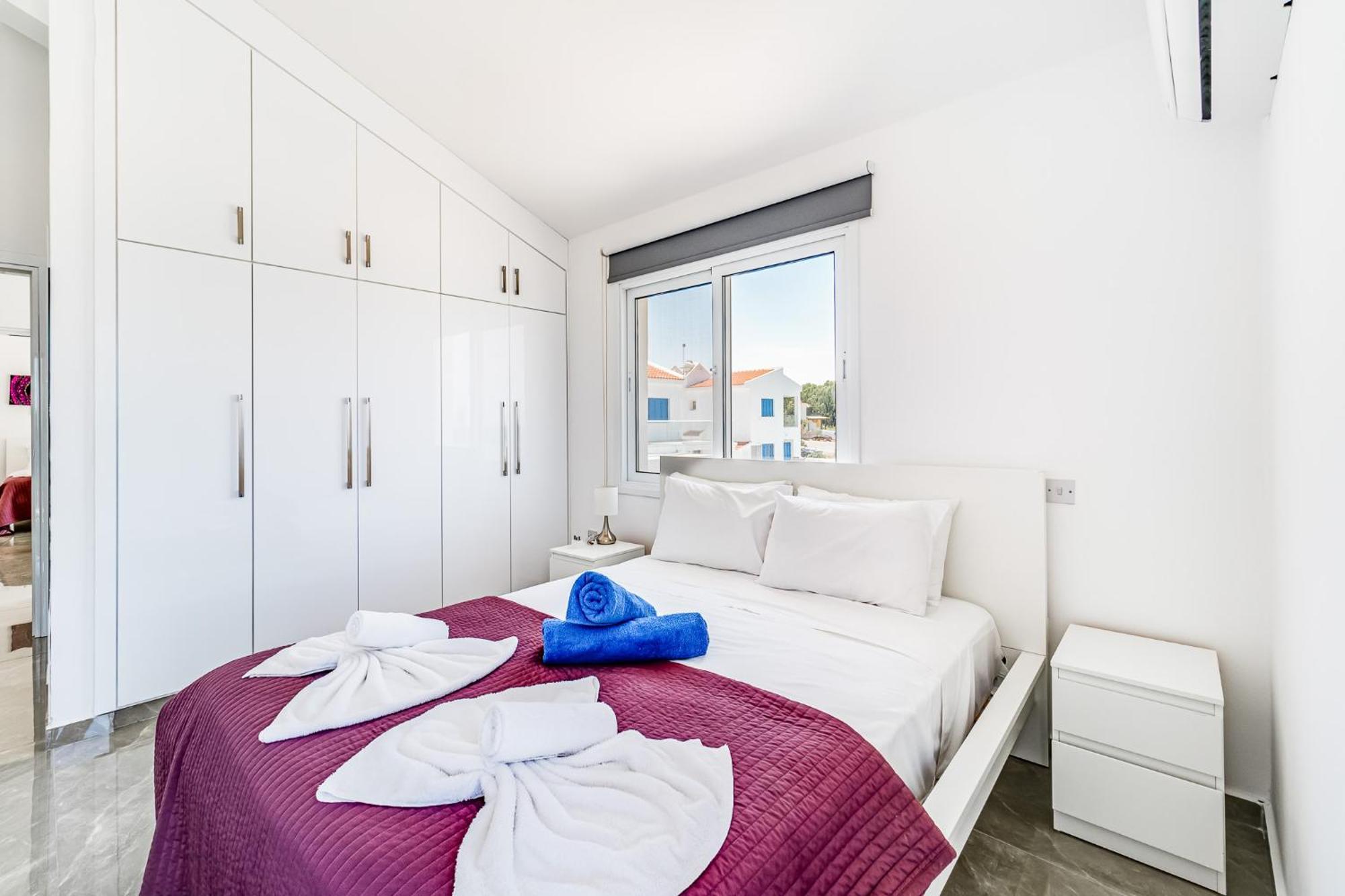 Beach Front Aqua Marina By Ezoria Villas Paralimni Exteriör bild